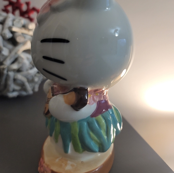 Hello Kitty Hula Skirt W/  Ukulele Ceramic Figurine Bluesky Clayworks Brand New - Picture 2 of 4